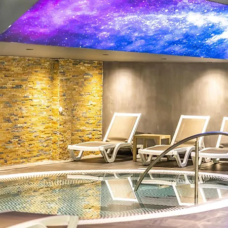 Fafa Premium & מלון 5*